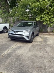 Used 2018 Toyota RAV4 LE image 1