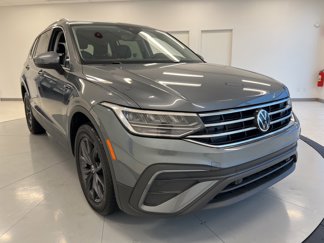 Used 2022 Volkswagen Tiguan SE w/ Panoramic Sunroof Package image 1