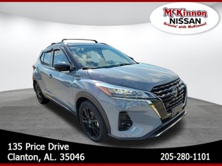 Used 2022 Nissan Kicks SR image 1