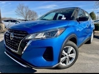 New 2025 Nissan Kicks Play S image 1