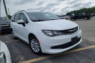 Used 2021 Chrysler Voyager Lxi image 1