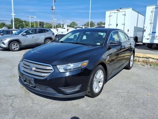 Used 2017 Ford Taurus SE image 1