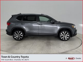 Used 2022 Volkswagen Taos SE image 1