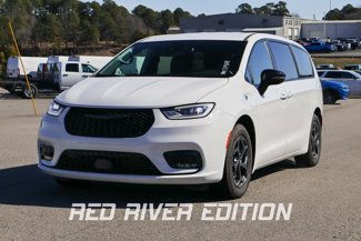 New 2024 Chrysler Pacifica Select w/ Uconnect Theater Family Group image 1