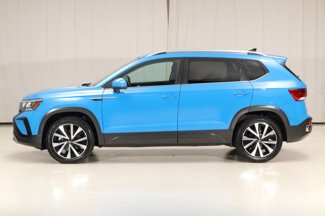 Used 2022 Volkswagen Taos SE image 1