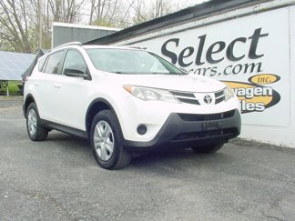 Used 2015 Toyota RAV4 LE image 1