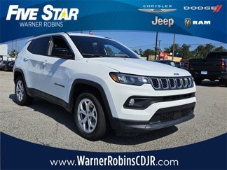 Used 2024 Jeep Compass Latitude image 1