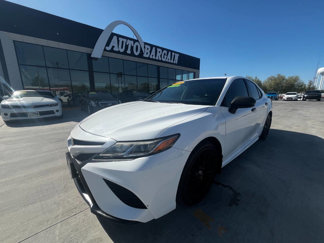Used 2019 Toyota Camry SE image 1