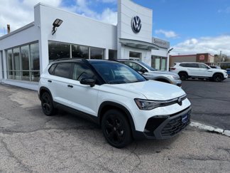 New 2025 Volkswagen Taos SE image 1