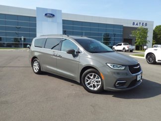 Used 2022 Chrysler Pacifica Touring-L image 1