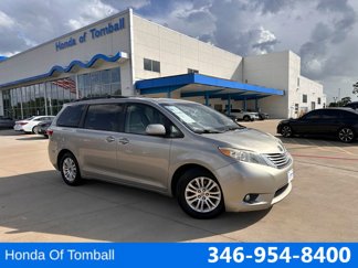 Used 2015 Toyota Sienna XLE image 1