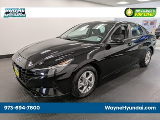 Certified 2022 Hyundai Elantra SE w/ Cargo Package image 1