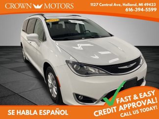 Used 2017 Chrysler Pacifica Touring-L image 1