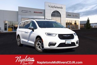 Used 2023 Chrysler Pacifica Limited image 1