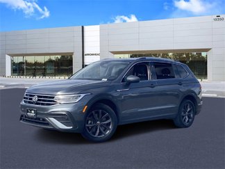 Used 2024 Volkswagen Tiguan SE image 1
