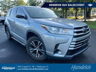 Used 2018 Toyota Highlander LE image 1