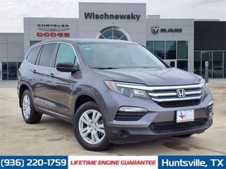 Used 2017 Honda Pilot LX image 1
