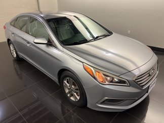 Used 2016 Hyundai Sonata SE image 1