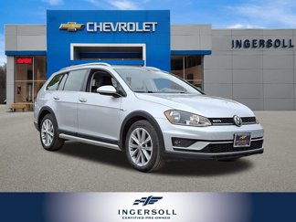 Used 2017 Volkswagen Golf Alltrack S image 1