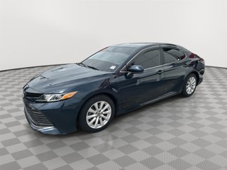 Used 2020 Toyota Camry LE image 1