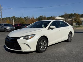 Used 2015 Toyota Camry SE image 1
