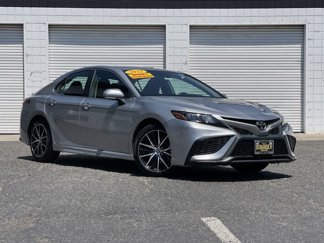 Used 2022 Toyota Camry SE image 1
