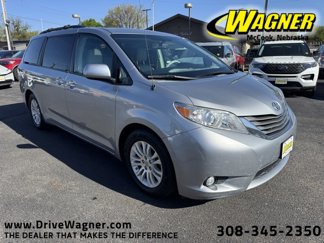 Used 2013 Toyota Sienna XLE image 1