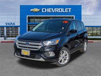 Used 2019 Ford Escape SE image 1