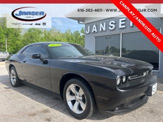 Used 2019 Dodge Challenger SXT image 1