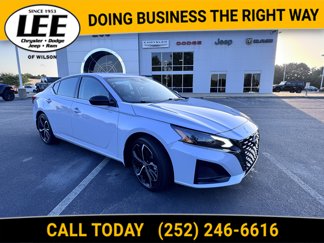 Used 2024 Nissan Altima 2.5 SR image 1