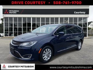 Used 2017 Chrysler Pacifica Touring-L image 1