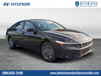 New 2024 Hyundai Elantra SEL image 1