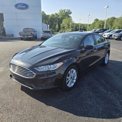 Used 2020 Ford Fusion SE image 1