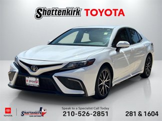 Used 2022 Toyota Camry SE image 1