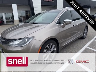 Used 2018 Chrysler Pacifica Limited image 1