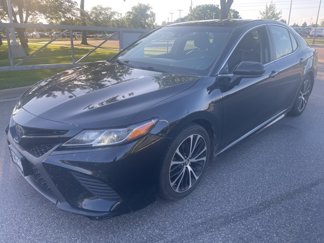 Used 2018 Toyota Camry SE image 1