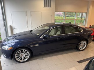Used 2017 Jaguar XF Prestige image 1