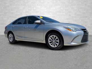 Used 2015 Toyota Camry LE image 1