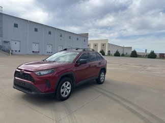 Used 2021 Toyota RAV4 LE image 1