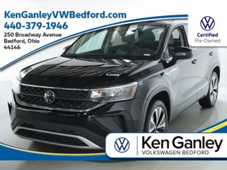 Certified 2024 Volkswagen Taos SE image 1