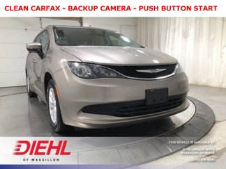 Used 2017 Chrysler Pacifica Touring image 1