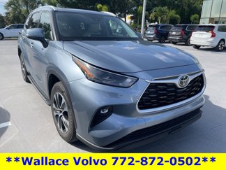Used 2022 Toyota Highlander XLE image 1