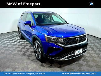 Used 2024 Volkswagen Taos SE image 1