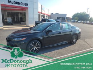 Used 2023 Toyota Camry SE image 1
