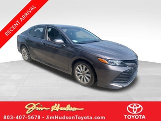 Used 2018 Toyota Camry SE image 1