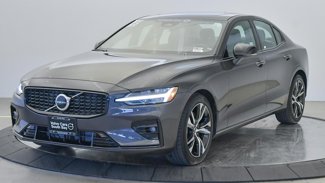 Certified 2025 Volvo S60 B5 Core image 1