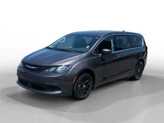 Used 2022 Chrysler Voyager LX image 1