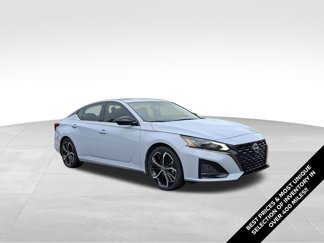 Used 2023 Nissan Altima 2.5 SR w/ SR Premium Package image 1