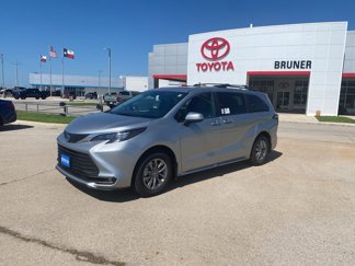 New 2025 Toyota Sienna XLE image 1