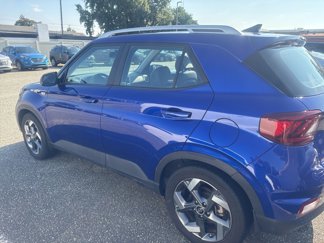 Used 2022 Hyundai Venue Limited image 1
